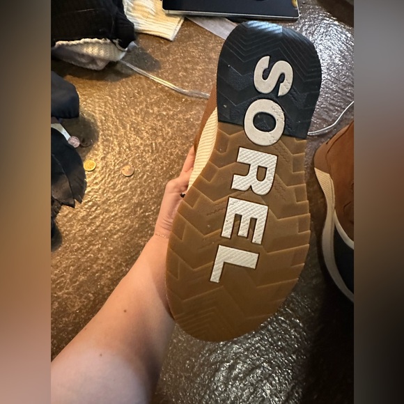 SOREL
Out N About IV Classic Waterproof Duck Boot
Size 7 Women’s. Worn once. - Picture 4 of 8